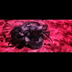 💀🖤 Vintage pillbox hat with veil.